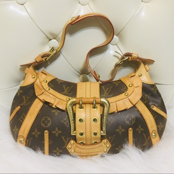 Louis Vuitton Handbags - Louis Vuitton Limited Edition Leonore - Authentic